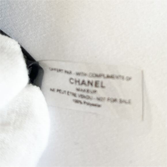 CHANEL Black Beauty Pouch Makeup Clutch and CHANEL Le Lift Serum - Picture 8 of 12